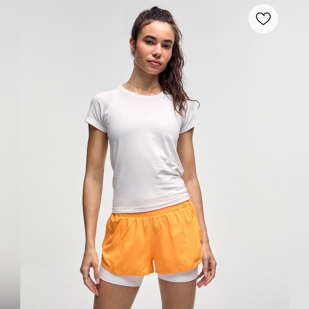 Lululemon White Swiftly Tech Short-Sleeve Shirt 2.0, size 6 (waist length)